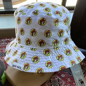 Buc-ee's White Kids' Bucket Hat with Logo Print